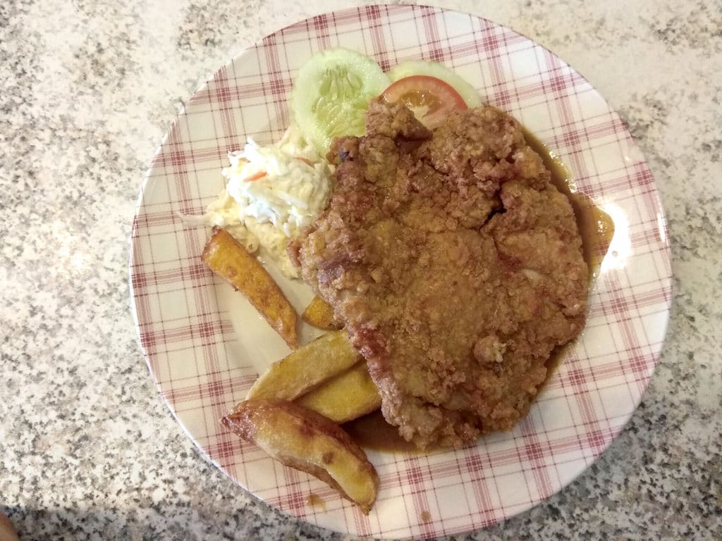 IT-Roo-cafe-fried-chicken-chop
