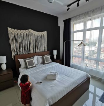 Pulse-Balinese-airbnb Majestic-Condo-Ipoh-master-bedroom