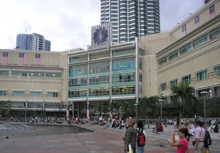 Suria_KLCC_park_entrance_Kuala_Lumpur