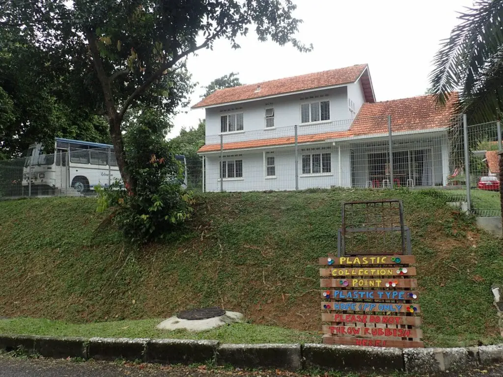 Rumah Kediaman Universiti (RKU) bungalows here at Seksyen 16-PJ