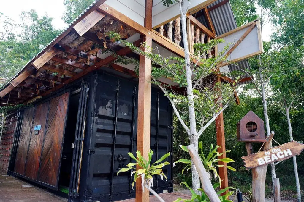 Nami by the sea - Rustic container Airbnb