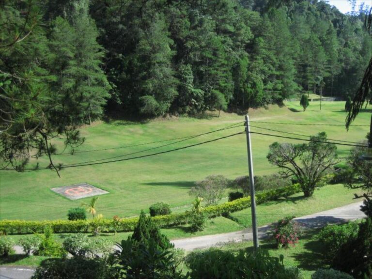 Shahzan Inn Hotel Fraser Hill Golf View Room