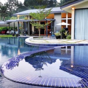 Nouri Glass Villa Airbnb with Swimming Pool
