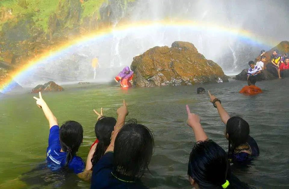 Time-consule-Sungai-Lenbing-Rainbow-waterfall