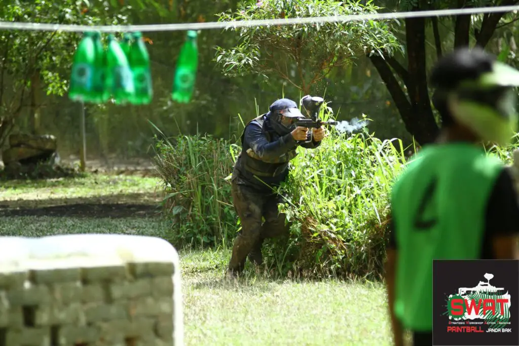 SWAT-Paintball-Janda-baik-game-in-action