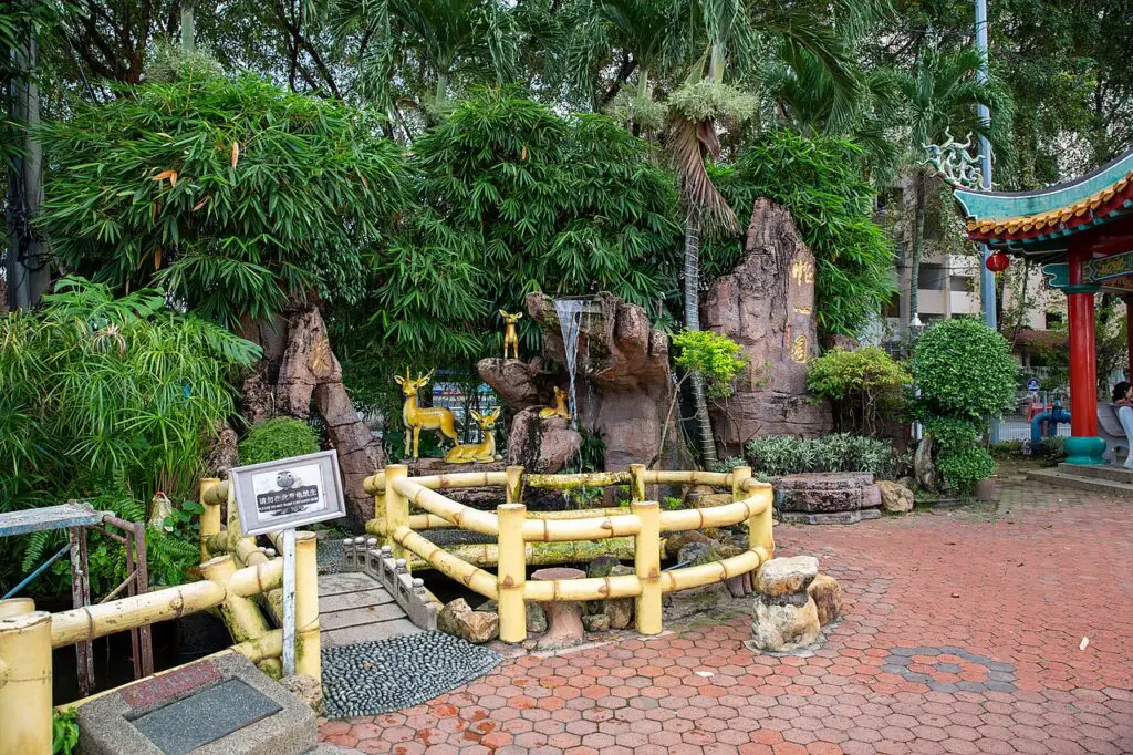 Thean-Hou-Temple-tortoise-pond