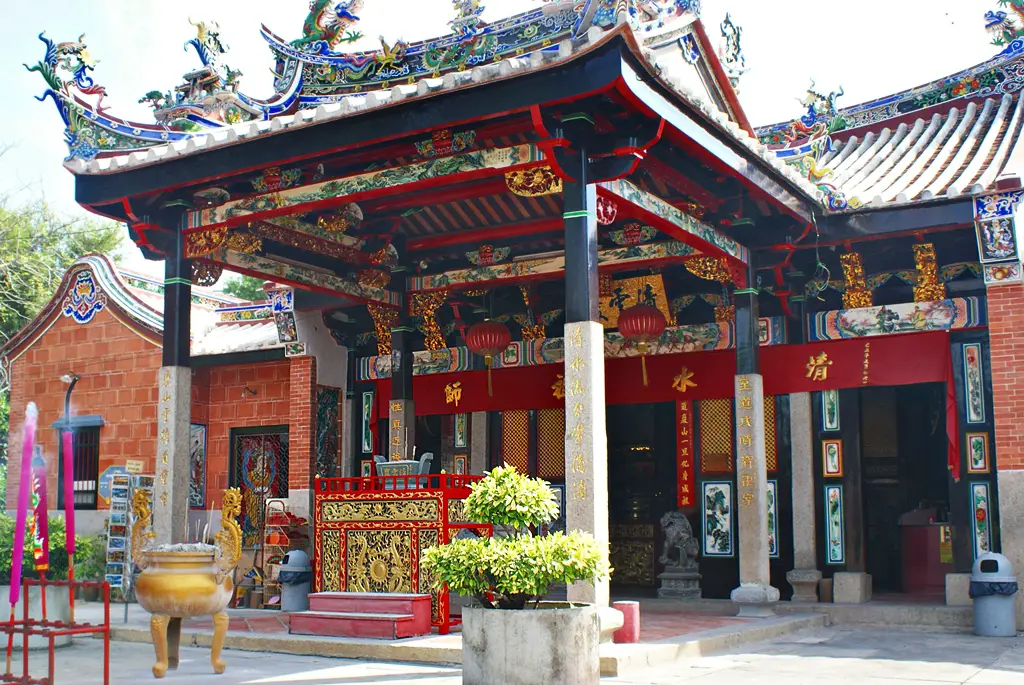 snake-temple-penang