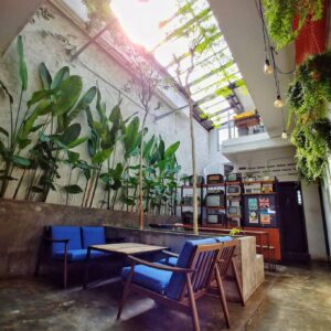 Tujoh-Cafe-indoor-sitting-vibe