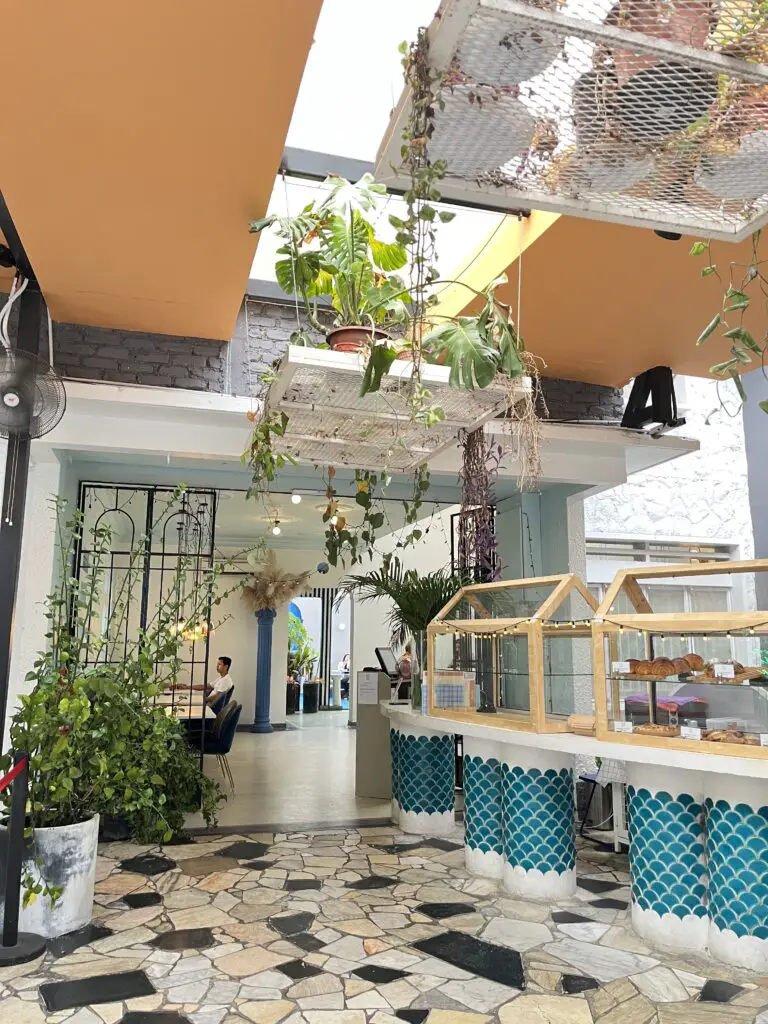 ruma-puteh-cafe-review-vibe-interior