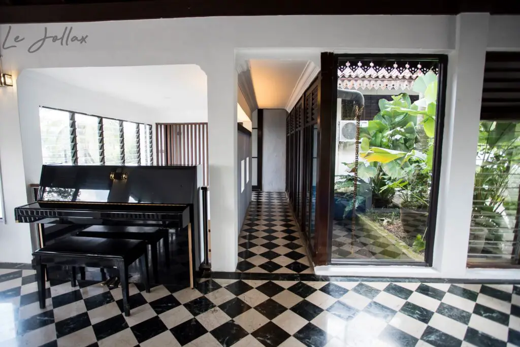 Homestay-villa-le-jollax-piano-living-hall