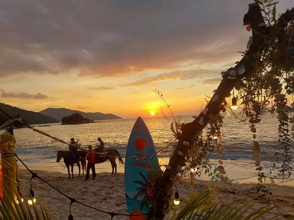 Frandy-Beach-Bar-at-batu-Ferringhi-Horse-Riding