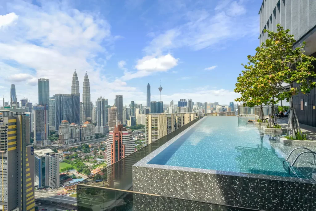 Loft-Suite-Sky-pool