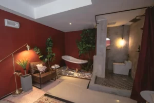 Very-Hotel-Open-Air-Bathroom