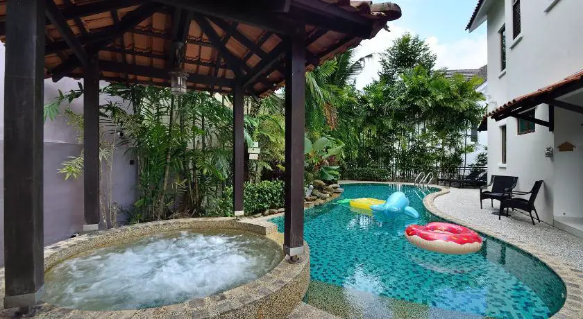 Hilltop-Villa-pool