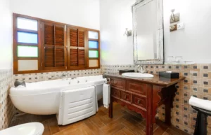 Hotel-Penaga-Bathroom-with-Jacuzzi