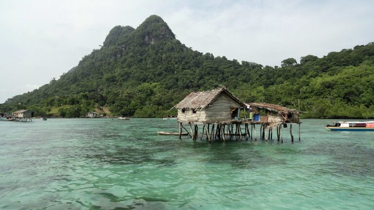 Semporna-Island-Sabah-Borneo