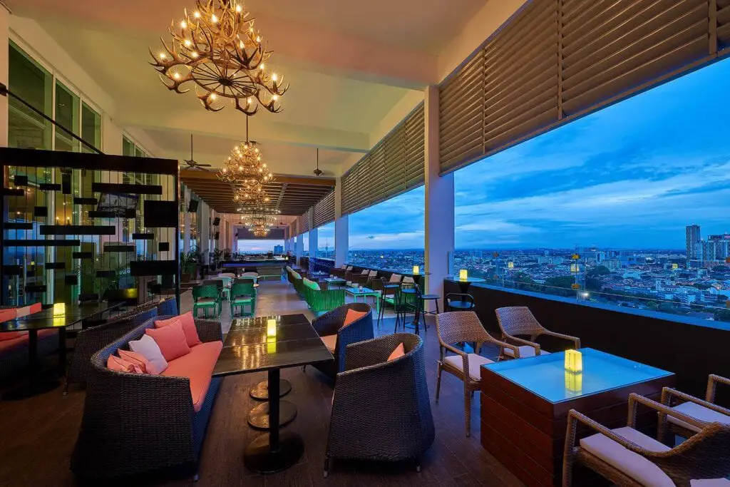 Outdoor-sitting-at-Alto-Sky-Lounge-Melaka