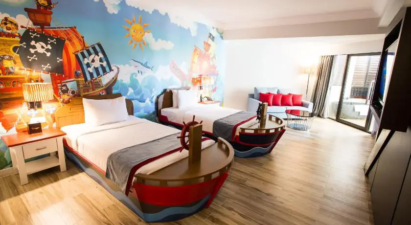 Sand-Sandals-Desaru-Family-Theme-Room